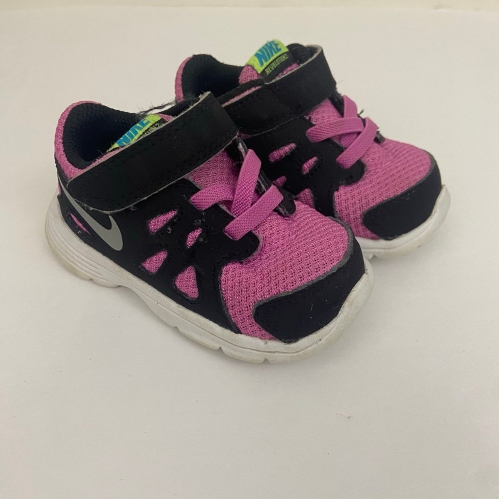 Nike Revolution 2 Pink Black Shoes 4C
